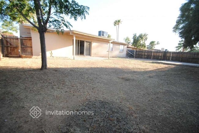Foto del edificio - 1030 W Anderson Dr