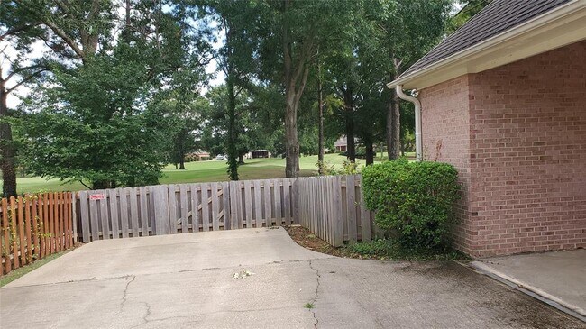 Building Photo - 9424 Heathrow Dr