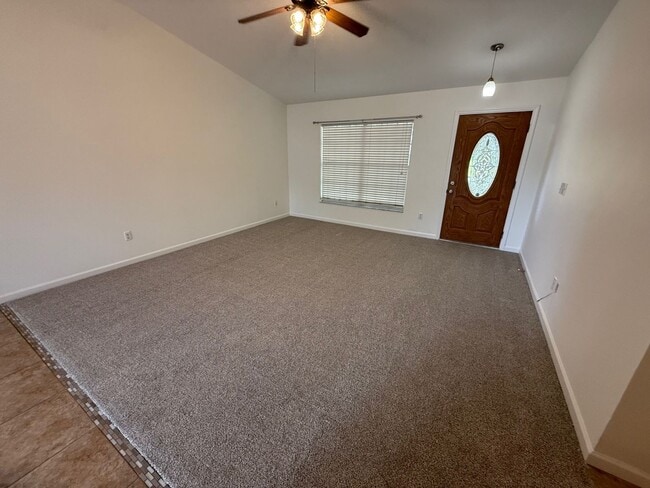 Building Photo - Charming 3/2 home