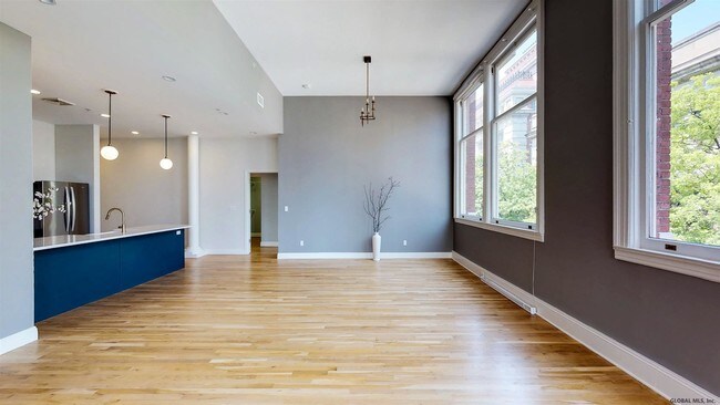 Building Photo - 65 3rd St