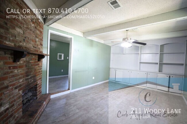 Building Photo - Move in special $800!! Spacious 3 bed 1 ba...