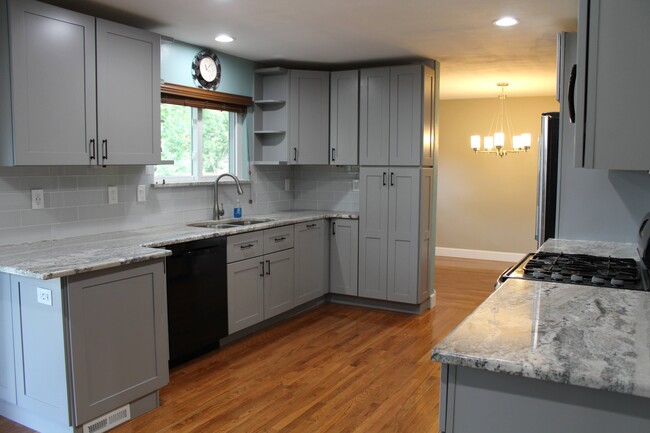 Kitchen - 10147 W Fremont Pl