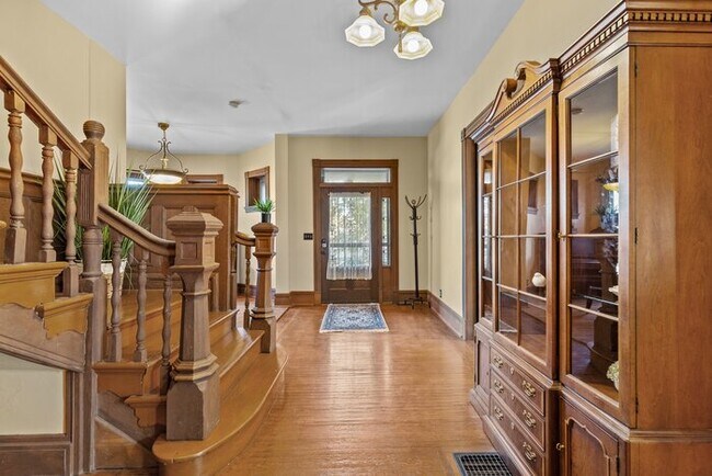 Building Photo - 2354 Whittemore Pl