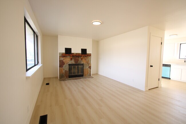 Foto del edificio - 5007 S 2675 W