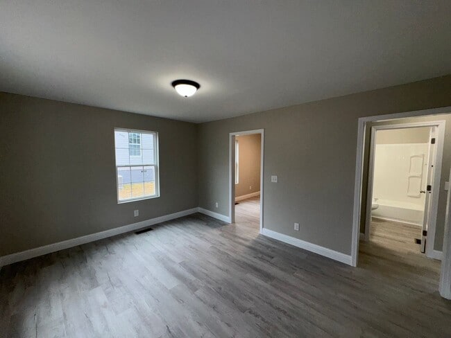 Building Photo - Newly remodeled.