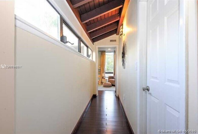 Foto del edificio - 3104 Bird Ave