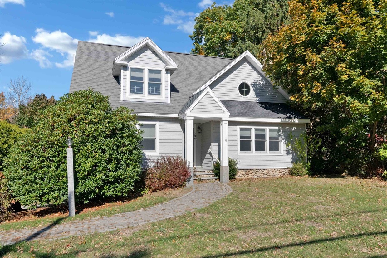 Primary Photo - 236 Long Sands Rd
