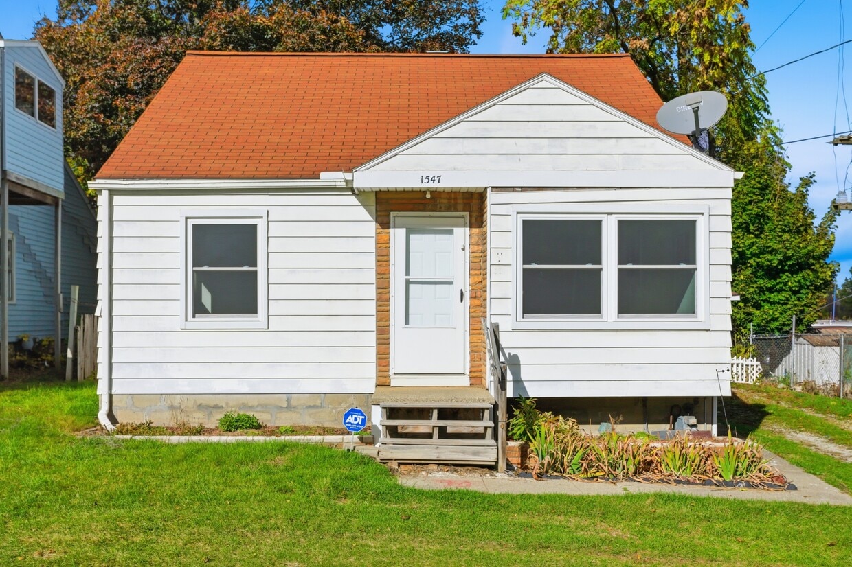 Foto principal - 1547 E Atherton Rd