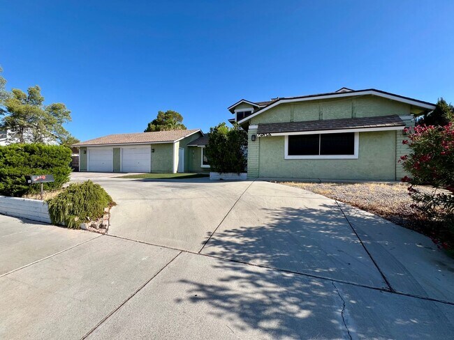 Building Photo - TIMELESS 3BD/2.5BA HOME W/ NEW KITCHEN QUA...