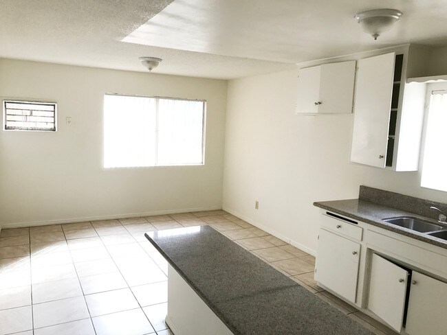 Foto del edificio - 1047 W 8th St