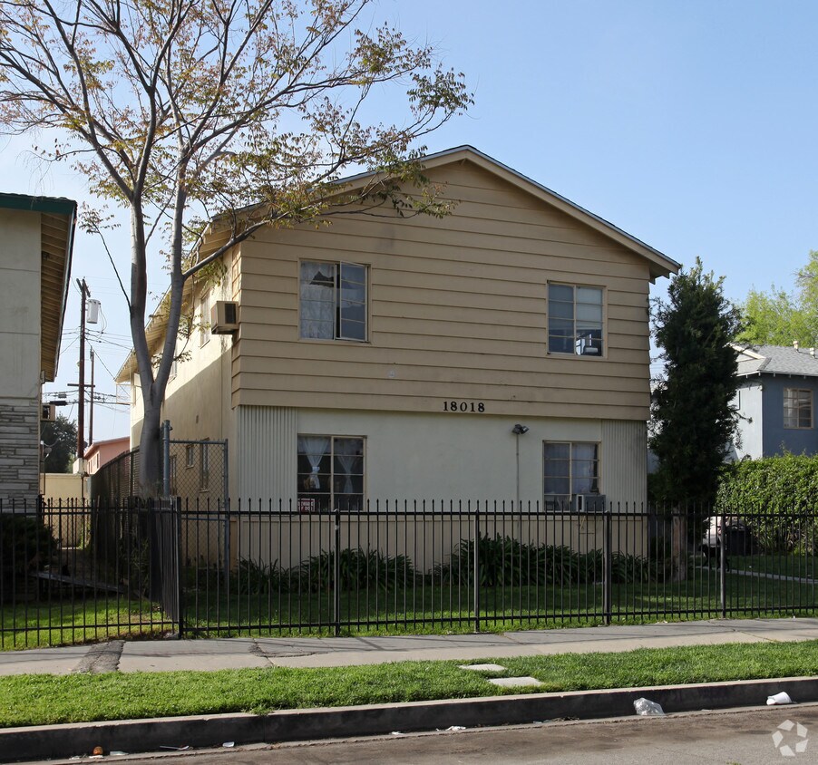 Primary Photo - 18018 Schoenborn St