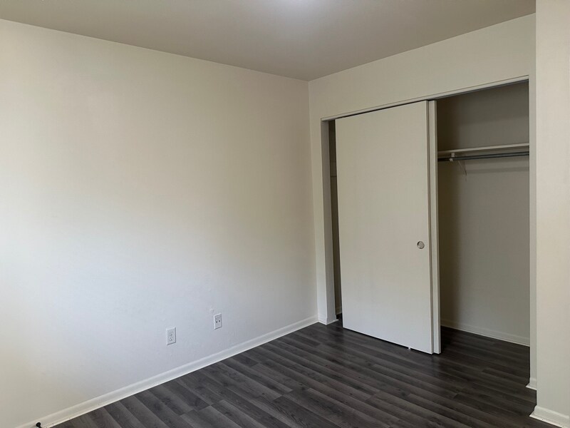 Building Photo - 4825 Lovell Ln