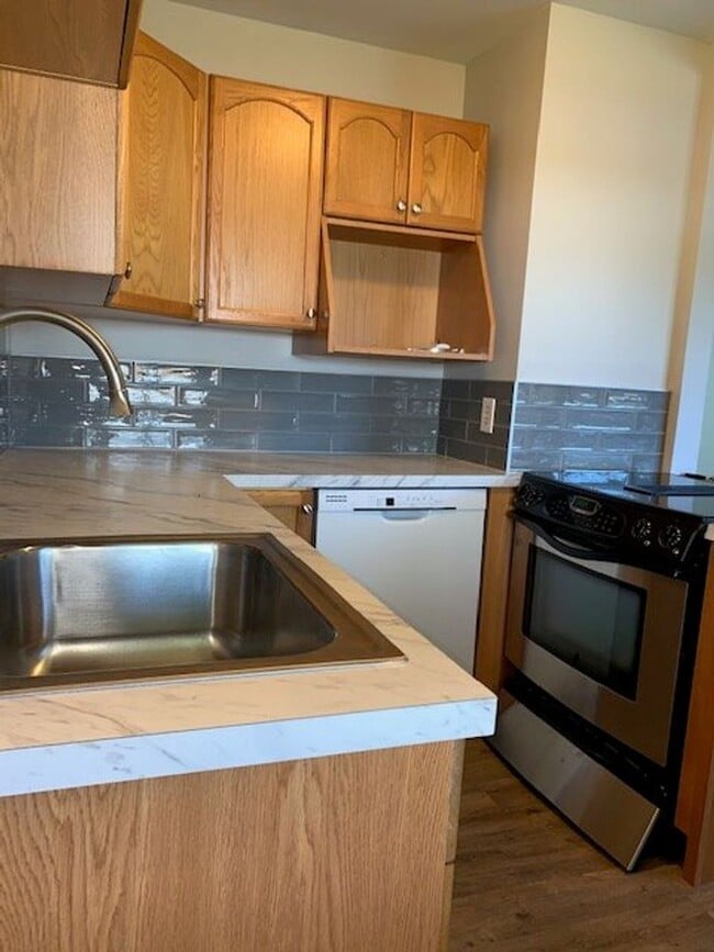 Foto del edificio - 3 bd., 2 bath remodeled Duplex