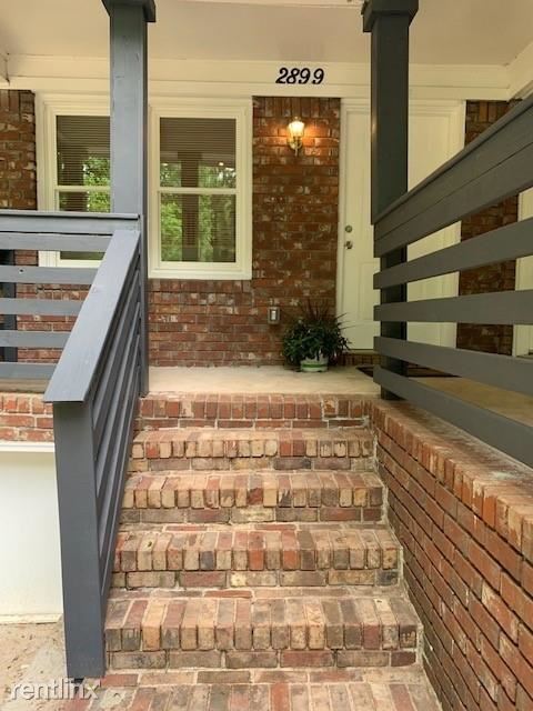 Foto del edificio - 2 br, 1 bath Triplex - 2899 White Oak Driv...