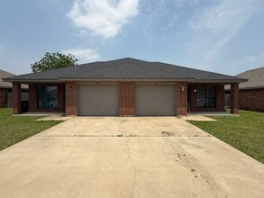 Building Photo - 1513 Nicholas Cir