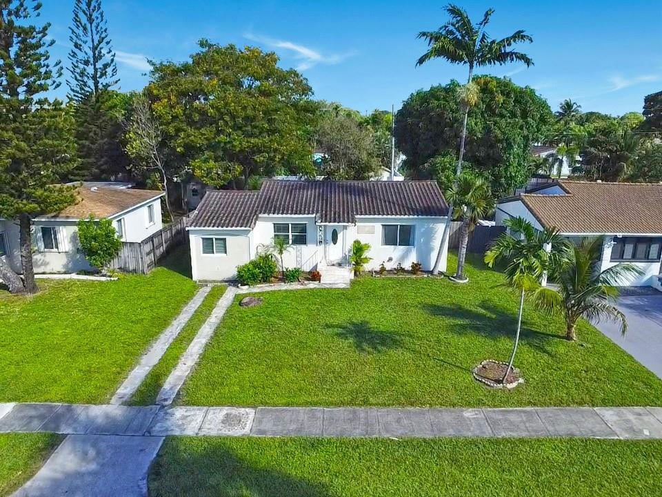 Foto principal - 1535 Plunkett St