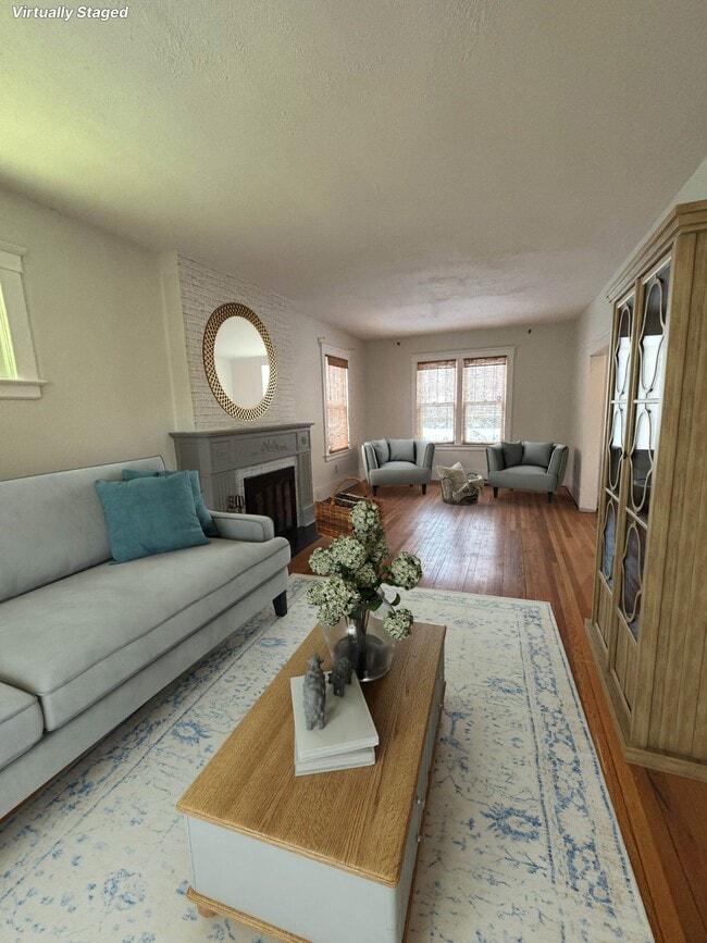 Building Photo - 135 Maria St