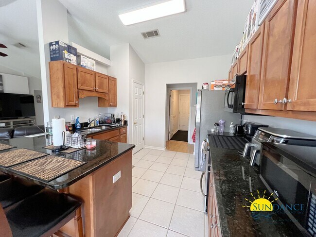 Building Photo - Spacious 4 Bedrooms in South Crestview!