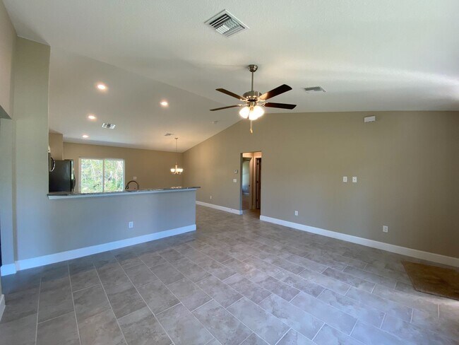 Building Photo - Desirable SW Ocala Neighborhood 3/2/2 **Won't Last**