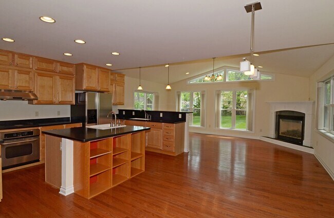 Building Photo - 913 Cornell Ct