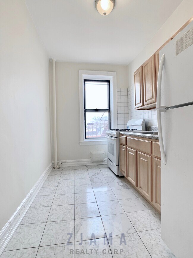 Building Photo - 1080 Ovington Ave
