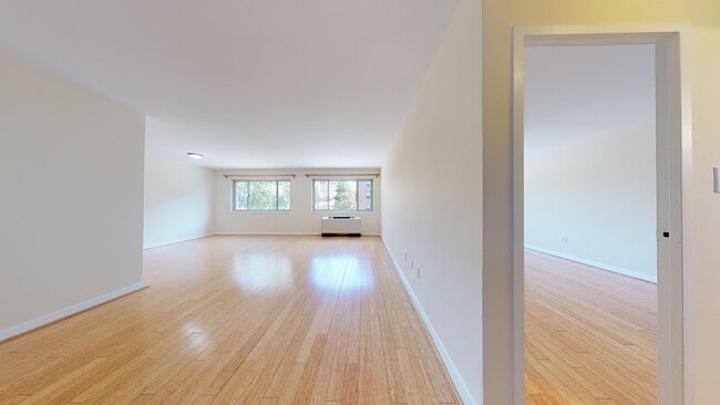 Foto del edificio - 3900 Tunlaw Rd NW