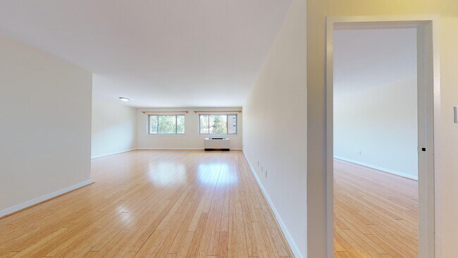 Building Photo - 3900 Tunlaw Rd NW