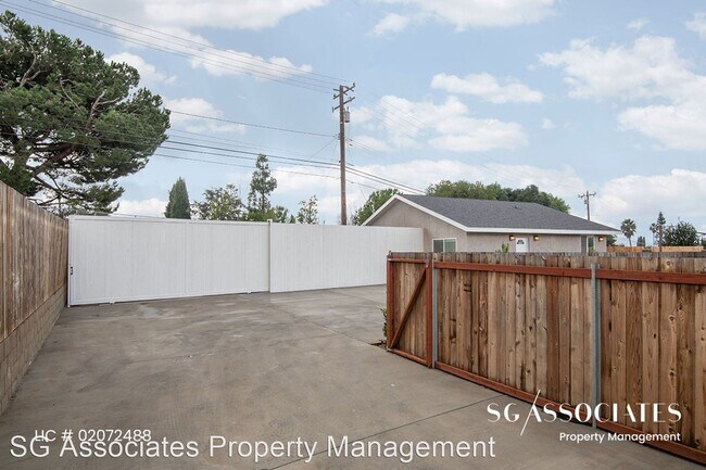 Building Photo - 2 br, 1 bath House - 1506 Uppingham Dr Unit B