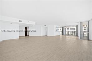 Building Photo - 16485 Collins Ave