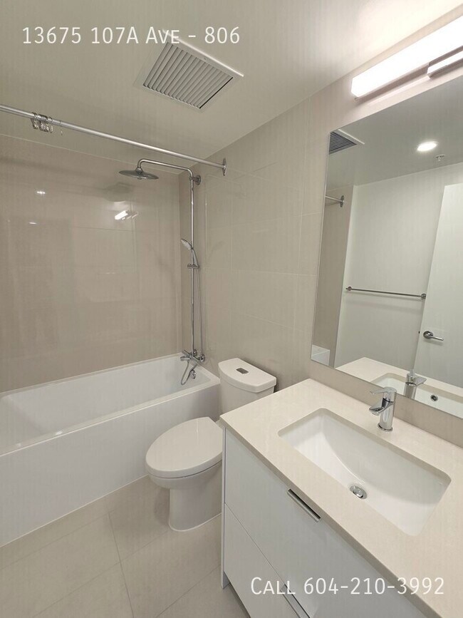 Photo du bâtiment - Brand New Condo at the Flamingo