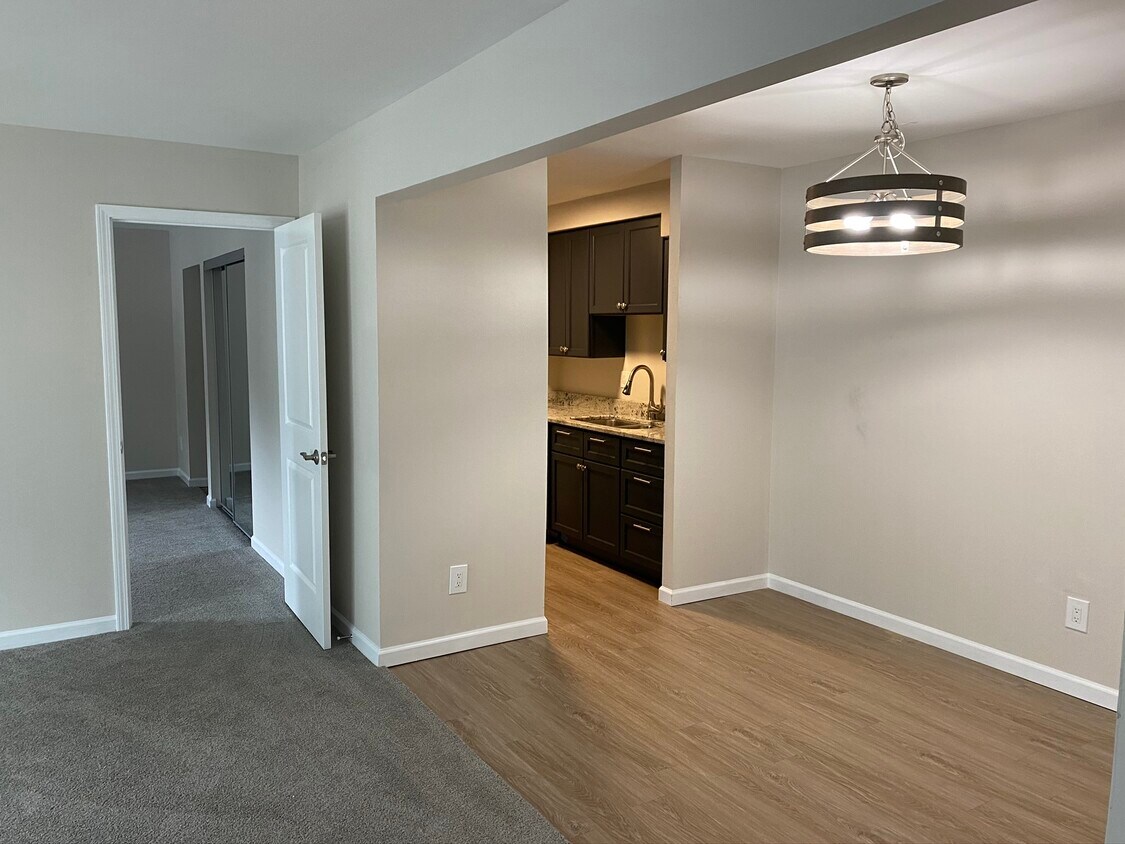 10 Meadows Dr Unit 1017, Milford, OH 45150 Room for Rent in Milford