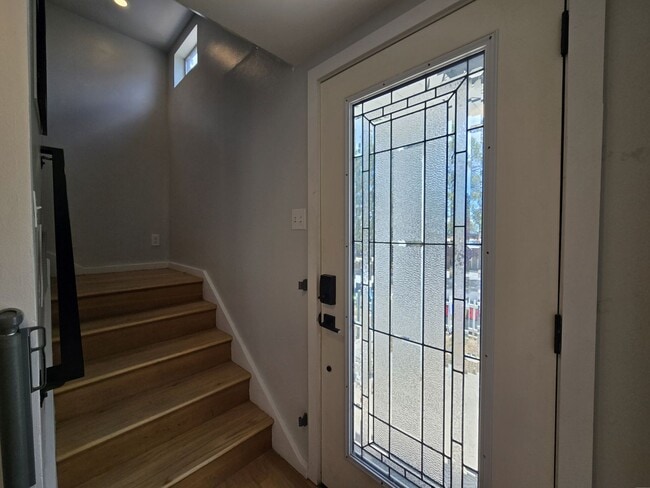 Building Photo - Modern and Bright 45th St Duplex