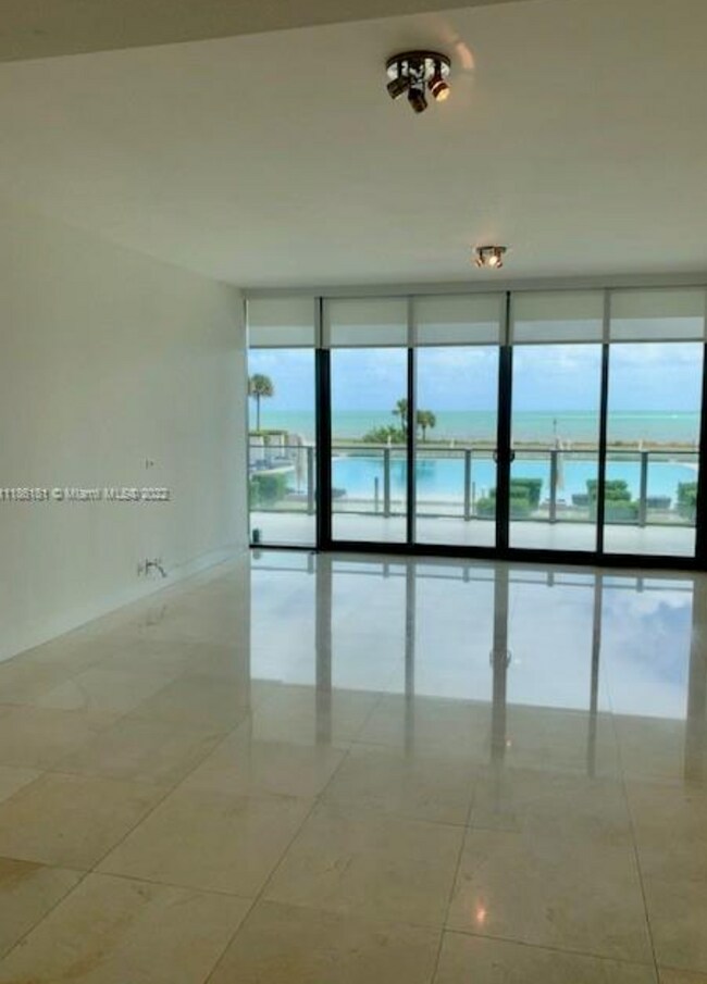Foto del edificio - Stunning 2-Bed, 3-Bath + Den with Ocean Vi...