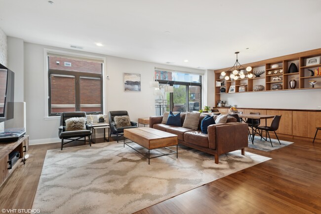 Foto del edificio - 33 W Huron St