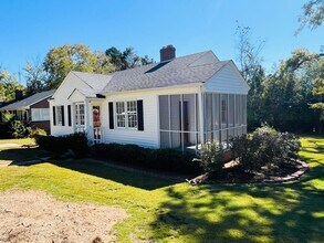 Building Photo - 224 Beechwood Cir