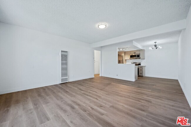 Foto del edificio - 5700 Ackerfield Ave