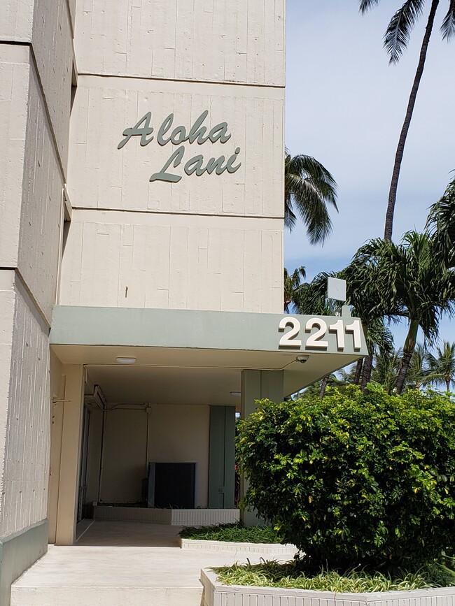 Building Photo - 2211 Ala Wai Blvd
