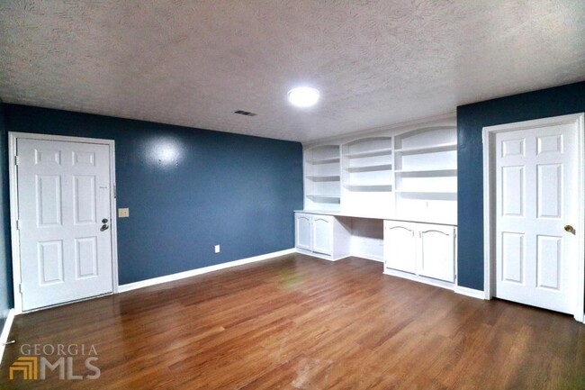 Foto del edificio - 214 Tanglewood Ln