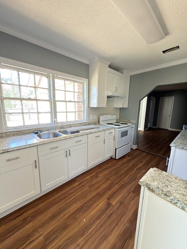 Foto del edificio - 504 E Adair St