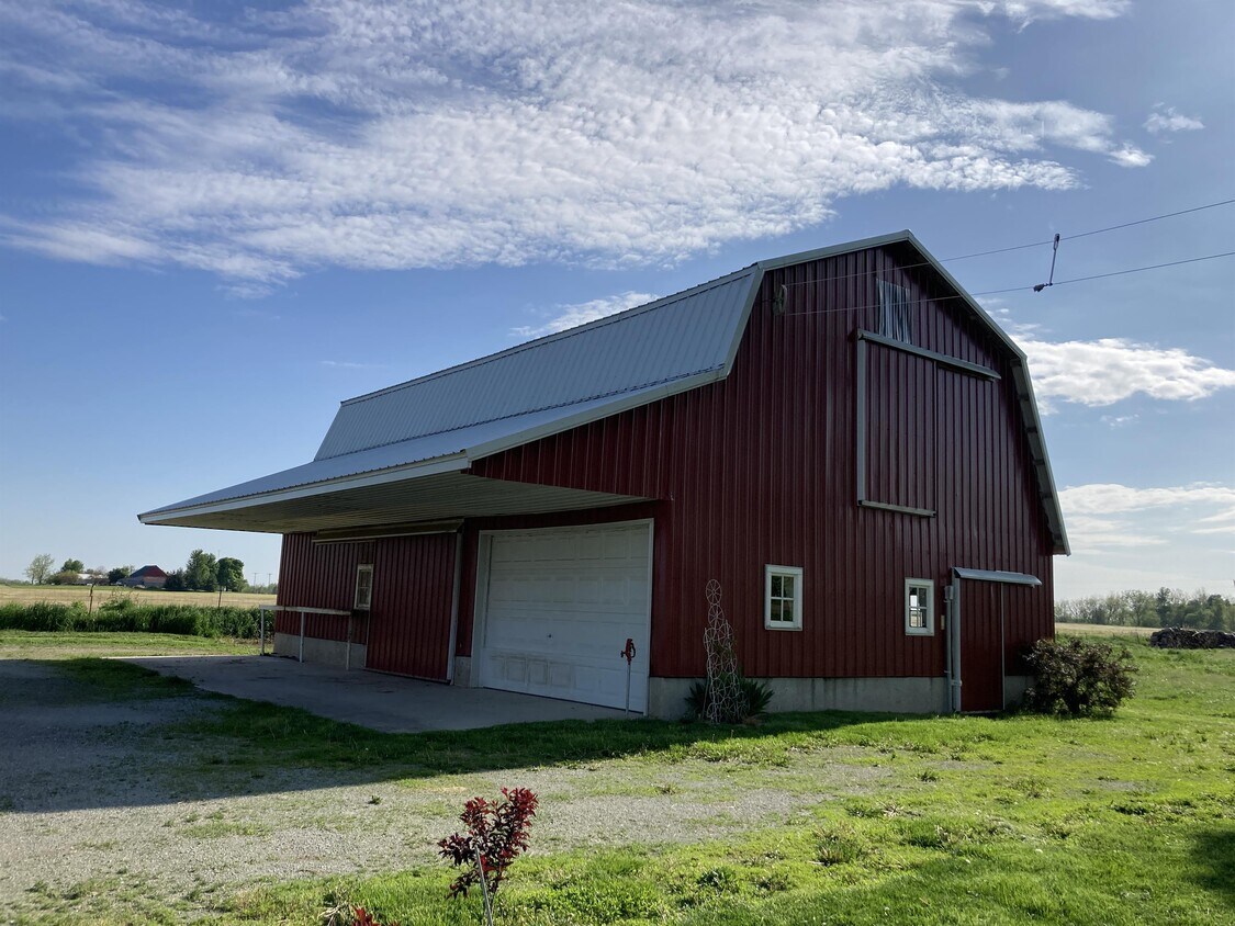 Building Photo - 3871 E 700 N