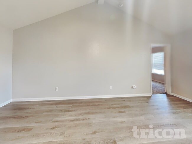 Building Photo - 108 Rushmore Ln