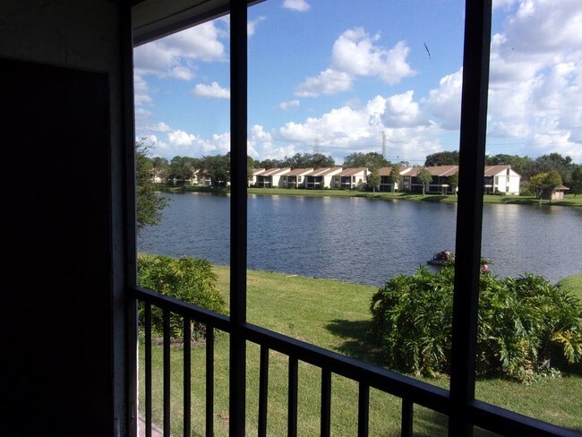 Foto del edificio - 256 Cypress Lane