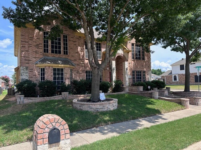 Building Photo - 1400 Vineyard Dr