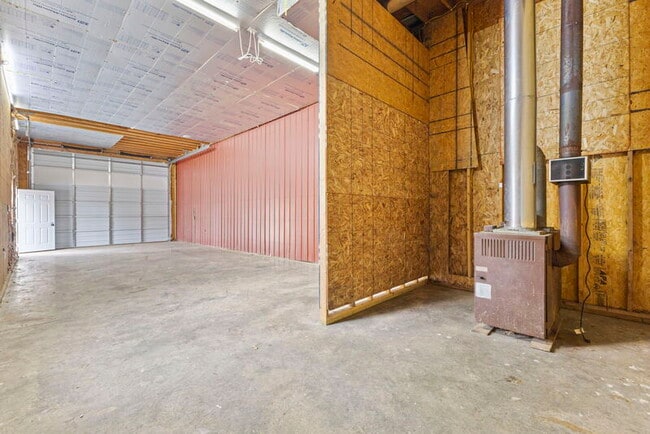 Building Photo - West Bay Barn -4241 West Whiteland Road