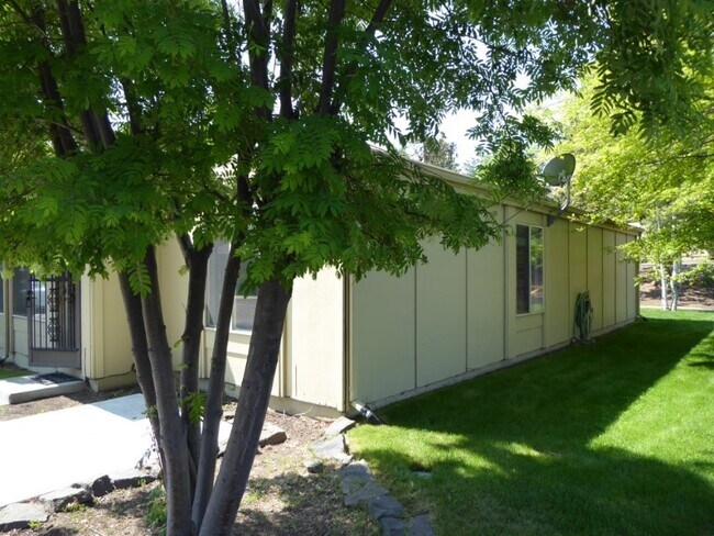 Building Photo - 1700 NE WELLS ACRES ROAD #26, BEND, OREGON...