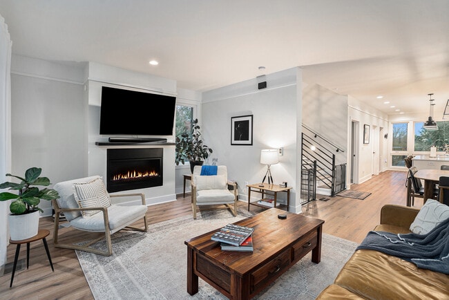 Photo - 622 Bellemeade Ave NW Townhome