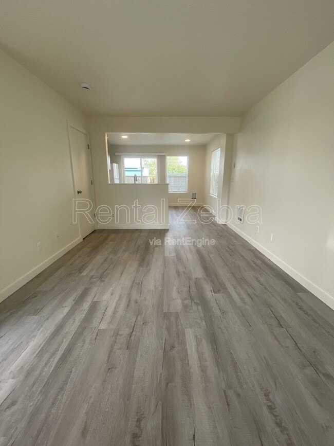 Building Photo - 6702 SE 80th Ave