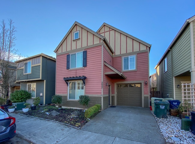 3 Bedroom 2.5 Bathroom House with Bonus Room ~ Garage, A/C, includes Washer and Dryer ~ Close to ... - 3 Bedroom 2.5 Bathroom House with Bonus Room ~ Garage, A/C, includes Washer and Dryer ~ Close to ...