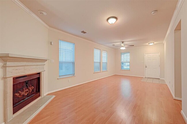 Foto del edificio - 16044 Limestone Lake Dr