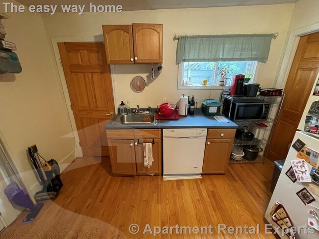 Photo - 17 Bay St Unit #1R Apartment